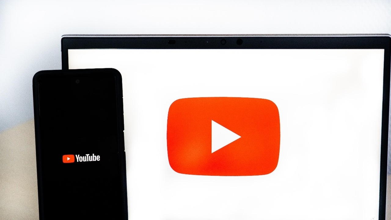 quantos vídeos postar por semana no YouTube